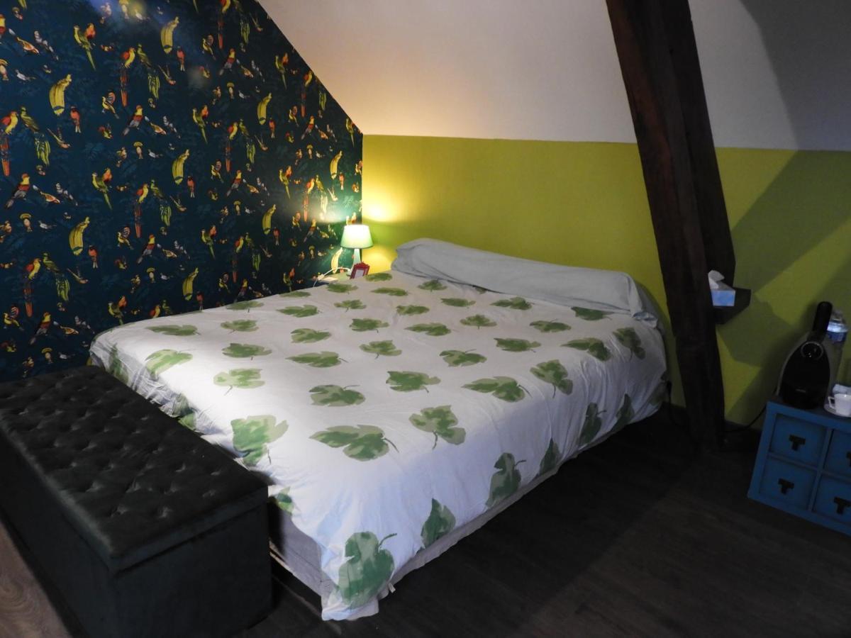 Bed and Breakfast L'Ecrin Du Val De Sambre Мобеж Екстер'єр фото